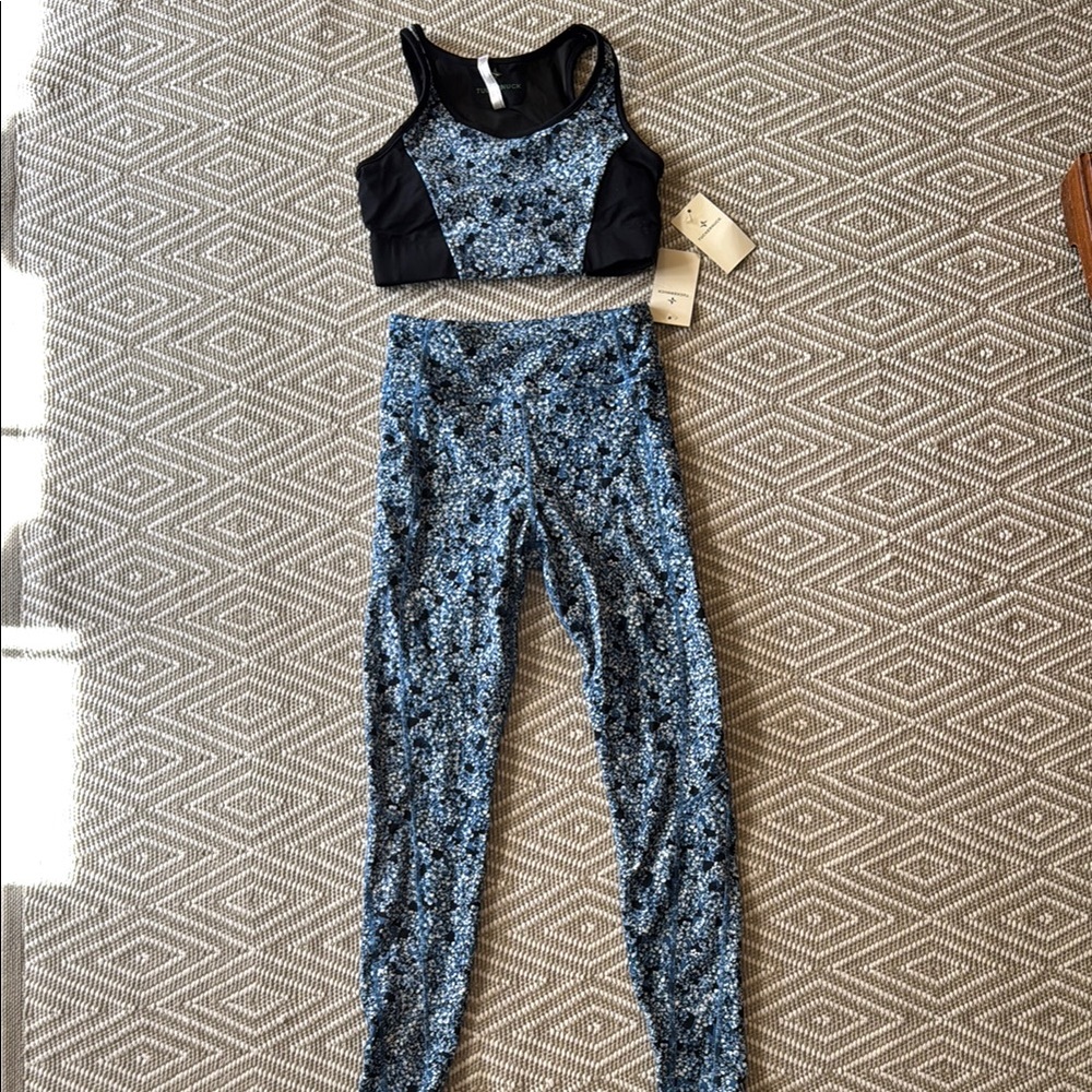 Tuckernuck Sport Hydrangea Leggings and Sports Bra Set